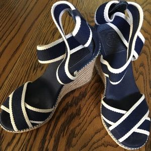 Tory Burch Wedges style 12118408, Navy/Cream-size6